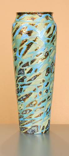 [Iridescent Pottery by Paul J. Katrich (0978)]