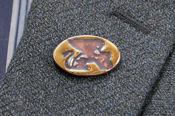 [Gold lapel pin by Paul J. Katrich (Pin-gold)]
